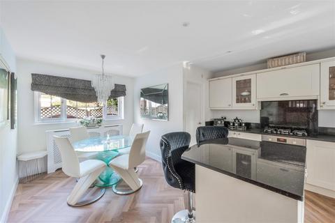 3 bedroom detached house for sale, Langlands Rise, Epsom