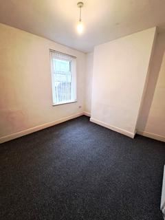 3 bedroom terraced house to rent, Broadbelt Street, Liverpool L4