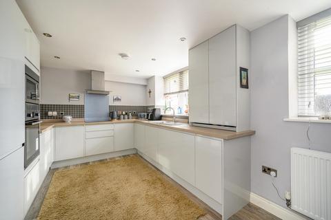 2 bedroom townhouse for sale, Priestley Manor, Leeds, LS27