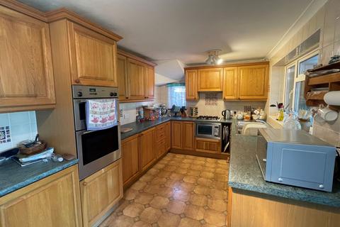 16 Bathurst Road, Staplehurst, Tonbridge, TN12 0LG