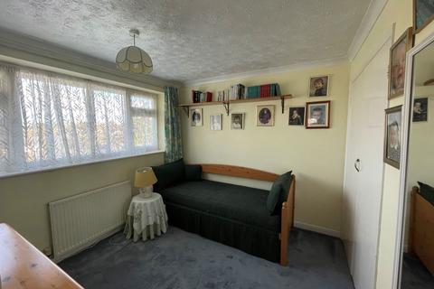 16 Bathurst Road, Staplehurst, Tonbridge, TN12 0LG