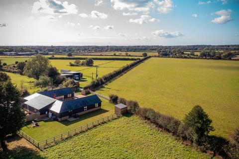 5 bedroom detached house for sale, Chesham Road, Wigginton, Tring