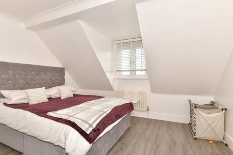 10 Hall Road, Wouldham, Rochester, ME1 3XN