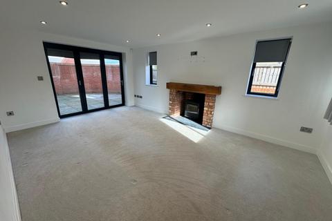 6 bedroom detached house to rent, Droitwich Rd  Fernhill Heath  WR3 8RA