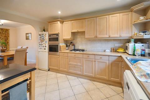 4 bedroom detached house for sale, Peacemarsh Farm Close, Gillingham