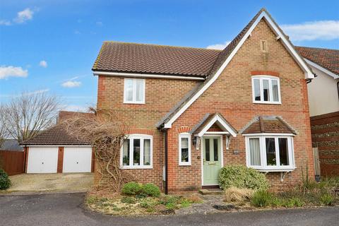 4 bedroom detached house for sale, Peacemarsh Farm Close, Gillingham