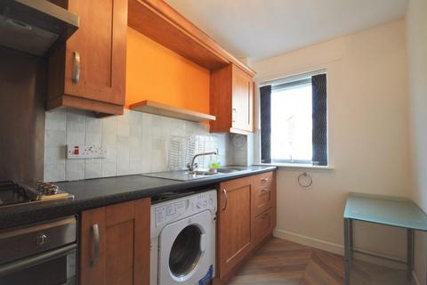 2 bedroom flat to rent, 99T – St Triduanas Rest, Edinburgh, EH7 6LN