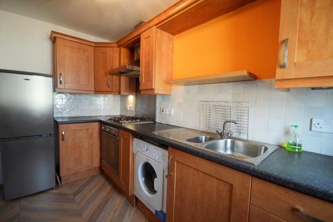 2 bedroom flat to rent, 99T – St Triduanas Rest, Edinburgh, EH7 6LN