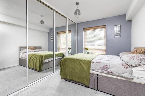 1 bedroom apartment for sale, Beechwoods Court, London