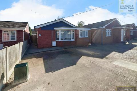 2 bedroom detached bungalow to rent, Surig Road, Canvey Island