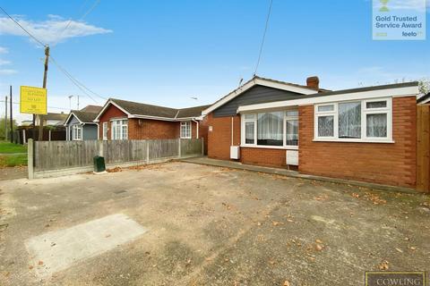 2 bedroom detached bungalow to rent, Surig Road, Canvey Island