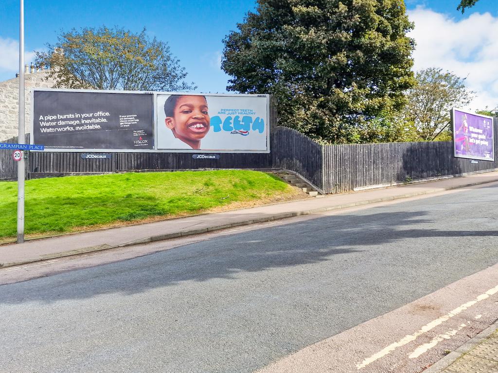 2024-09-13  11-47-45 vv667480 advertising land gra