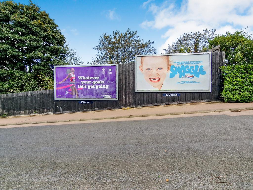 2024-09-13  11-47-47 vv667480 advertising land gra