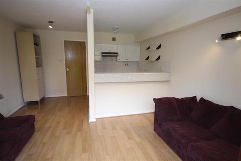 1 bedroom flat to rent, Cotton Avenue, North Acton, W3 6YG