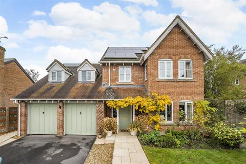 4 bedroom detached house for sale, Pinetum Close, Devizes