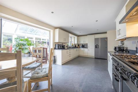 4 bedroom detached house for sale, Pinetum Close, Devizes