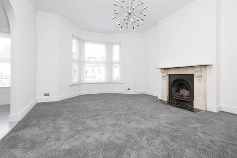 134c Stapleton Hall Road, London, N4 4QB