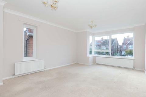 2 bedroom flat to rent, Heene Road, Worthing BN11