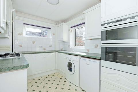 2 bedroom flat to rent, Heene Road, Worthing BN11