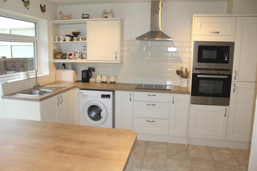 Kitchen and dining area