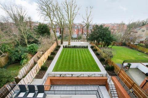 3 bedroom flat to rent, Lyndhurst Road, Hampstead