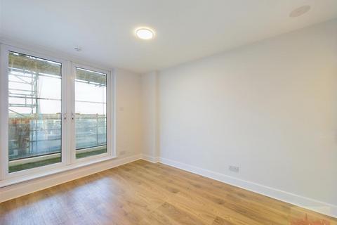 2 bedroom flat to rent, Lyon Road, Harrow