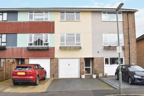 3 bedroom townhouse to rent, Devon Road, Hersham, Walton-on-Thames, KT12