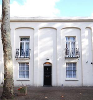 3 bedroom terraced house to rent, Cowley Road, London SW9