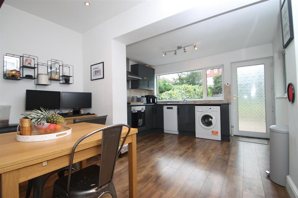 Olive Grove, Harrogate HG1 2 bed semidetached house for sale £229,950