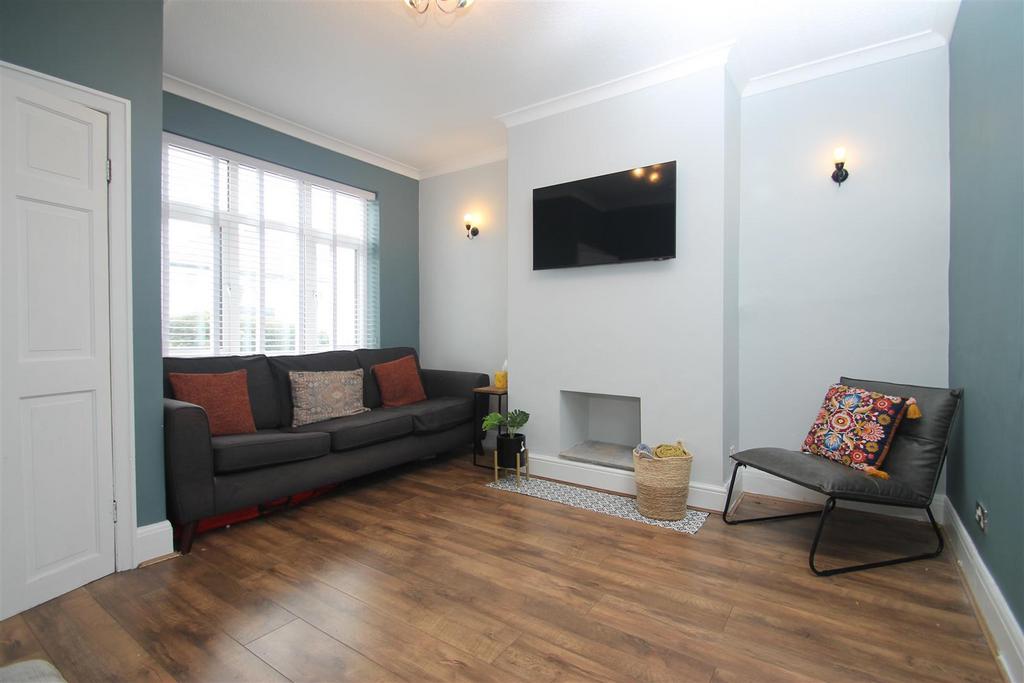 Olive Grove, Harrogate HG1 2 bed semidetached house for sale £229,950
