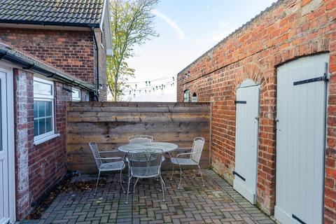 3 bedroom cottage to rent, Enholmes Lane, Patrington, Hull