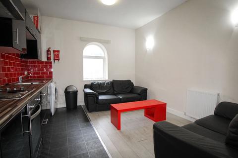 3 bedroom apartment to rent, Apt 3, 31 Clarendon Road, 31 Clarendon Road LS2
