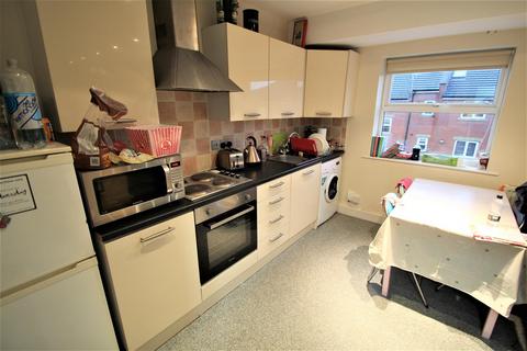 3 bedroom apartment to rent, Headingley Rise, Welton Road, Hyde Park, Leeds, LS6 1EE