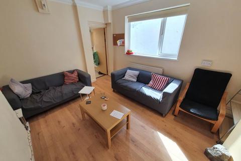 8 bedroom terraced house to rent, Harriet Street, Cathays, Cardiff