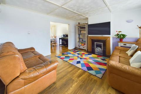 103 Darlton Drive, Arnold, Nottingham, NG5 7LX