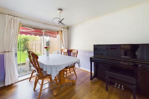 103 Darlton Drive, Arnold, Nottingham, NG5 7LX