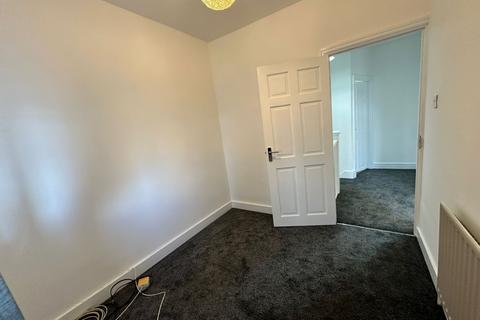 3 bedroom terraced house to rent, Eastern Avenue, Illford, IG2