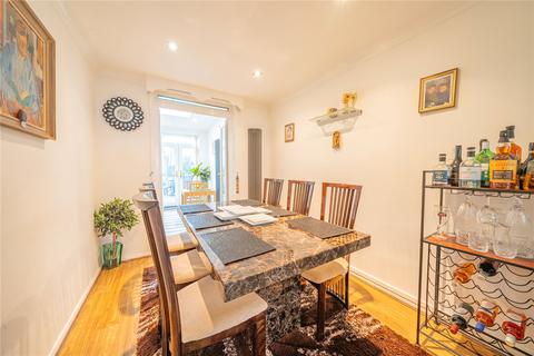 25 Carr Manor Mount, Leeds, LS17 5DG