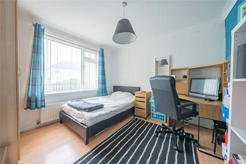 25 Carr Manor Mount, Leeds, LS17 5DG