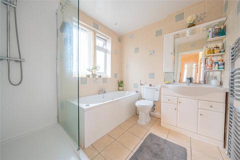 25 Carr Manor Mount, Leeds, LS17 5DG