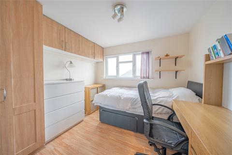 25 Carr Manor Mount, Leeds, LS17 5DG