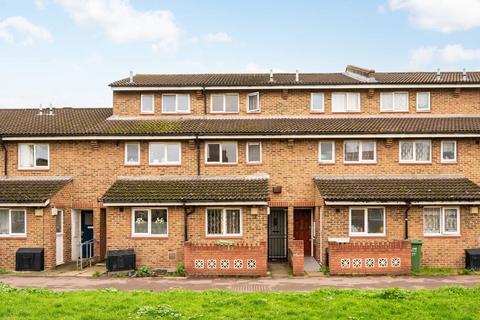 4 bedroom terraced house to rent, Canterbury Place, Elephant and Castle, London, SE17