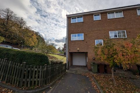 2 bedroom end of terrace house to rent, Cliff Park Avenue, Wakefield, West Yorkshire, WF1