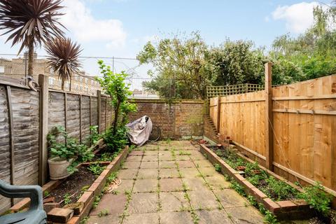 4 bedroom terraced house to rent, Canterbury Place, Elephant and Castle, London, SE17