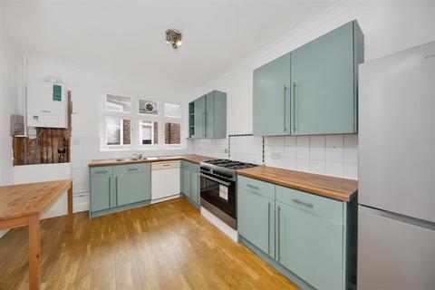 3 bedroom flat to rent, Dartmouth Road, London NW2