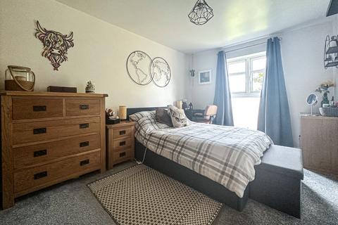 8 Furs Close, Monkton Heathfield, Taunton, TA2 8GH