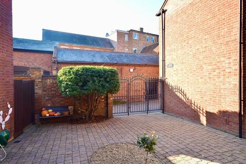 2 bedroom maisonette for sale, Market Square, Leighton Buzzard, LU7 1EY