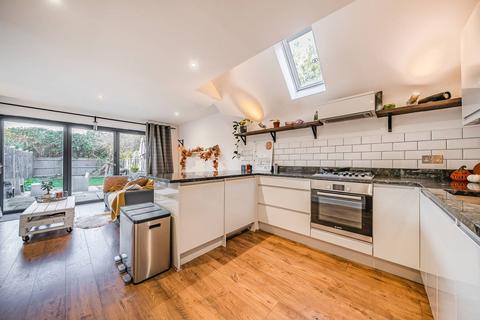 Flat 2, 21 Glebe Side, Twickenham, TW1 1DB