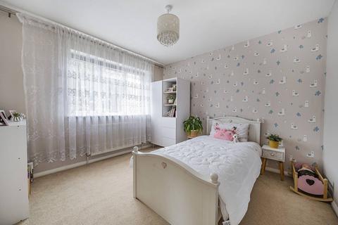 28 Arnold Crescent, Isleworth, TW7 7NT