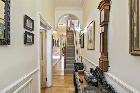4 Lawn Crescent, Richmond, TW9 3NR